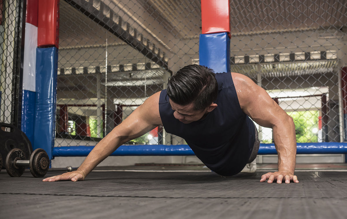 如何有效的锻炼胸肌