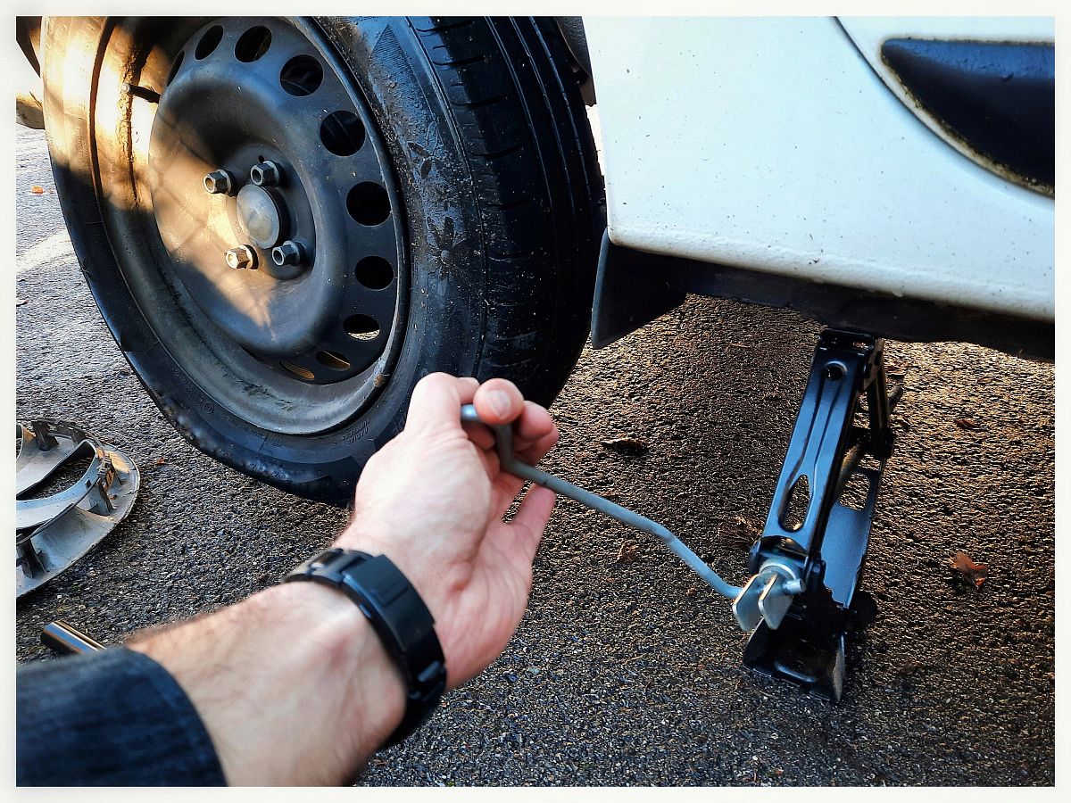 怎么拆装电动车手把堵