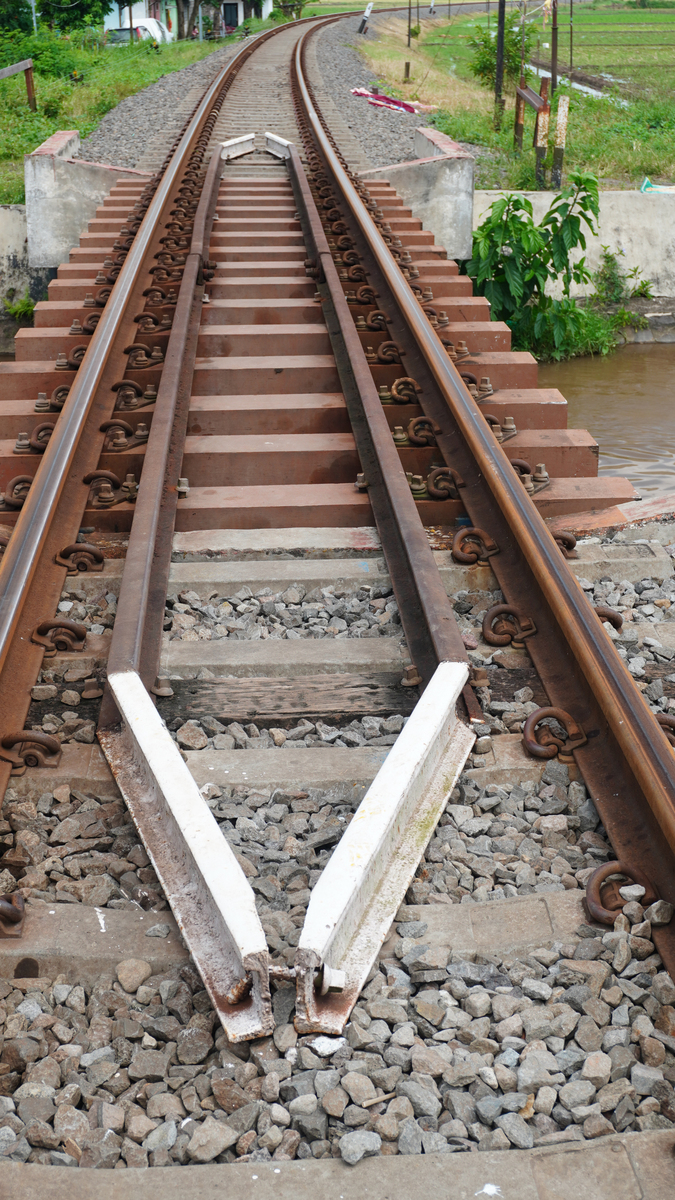 无砟轨道：结构、优点和应用 - 铁路轨道技术的革新