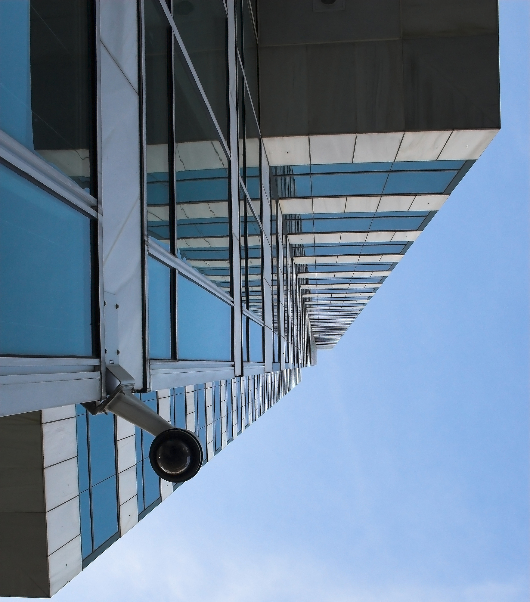 写一篇三角型消防排烟天窗的特点及设计要求说明文章