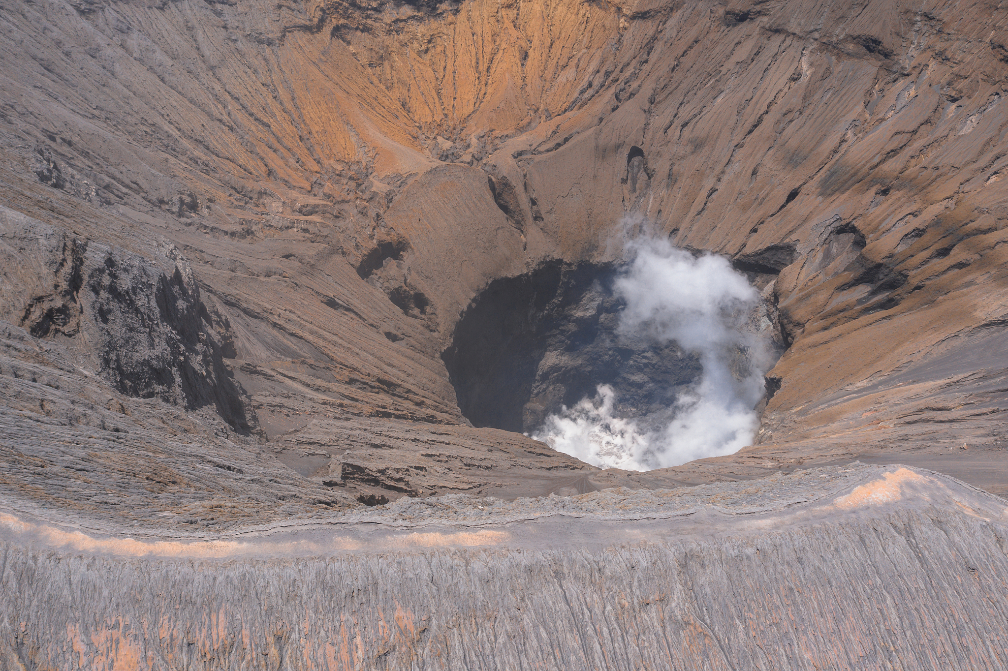 陨石为什么总是掉在陨石坑里？ - 解密陨石坠落真相