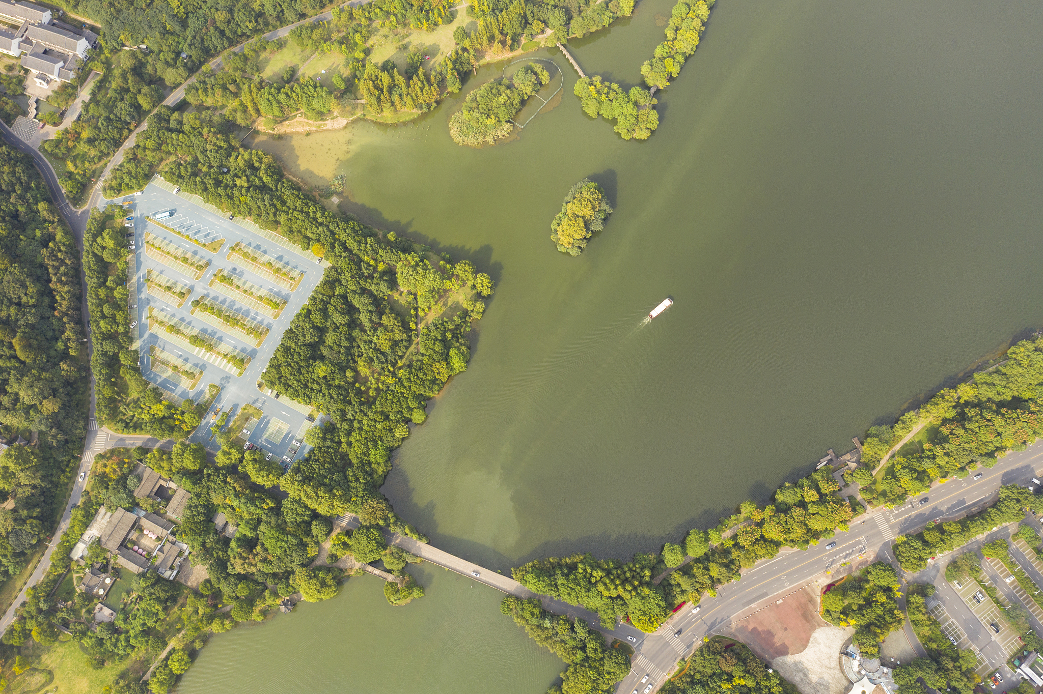 我正在做针对杭州地铁湘湖站及周边设施使用感受的的社会调查请帮我写一份调查报告的调查结论、得出的建议字数分别在500字左右 我正在做针对杭州地铁湘湖站及周边设施使用感受的的社会调查请帮我写一份调查报告的调查结论、得出的建议字数分别在500字左右