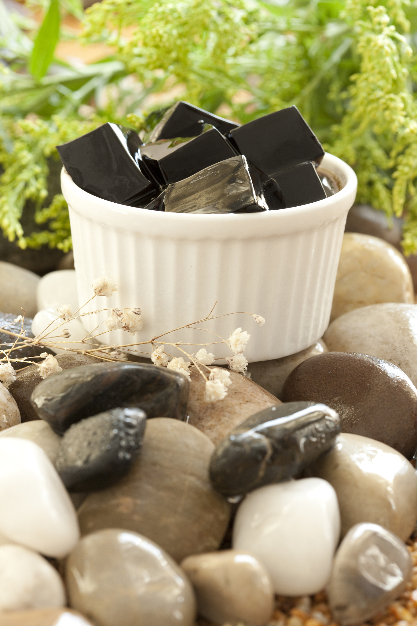 龟苓膏的味道：微苦、微甜、滑嫩，滋阴润燥的美味