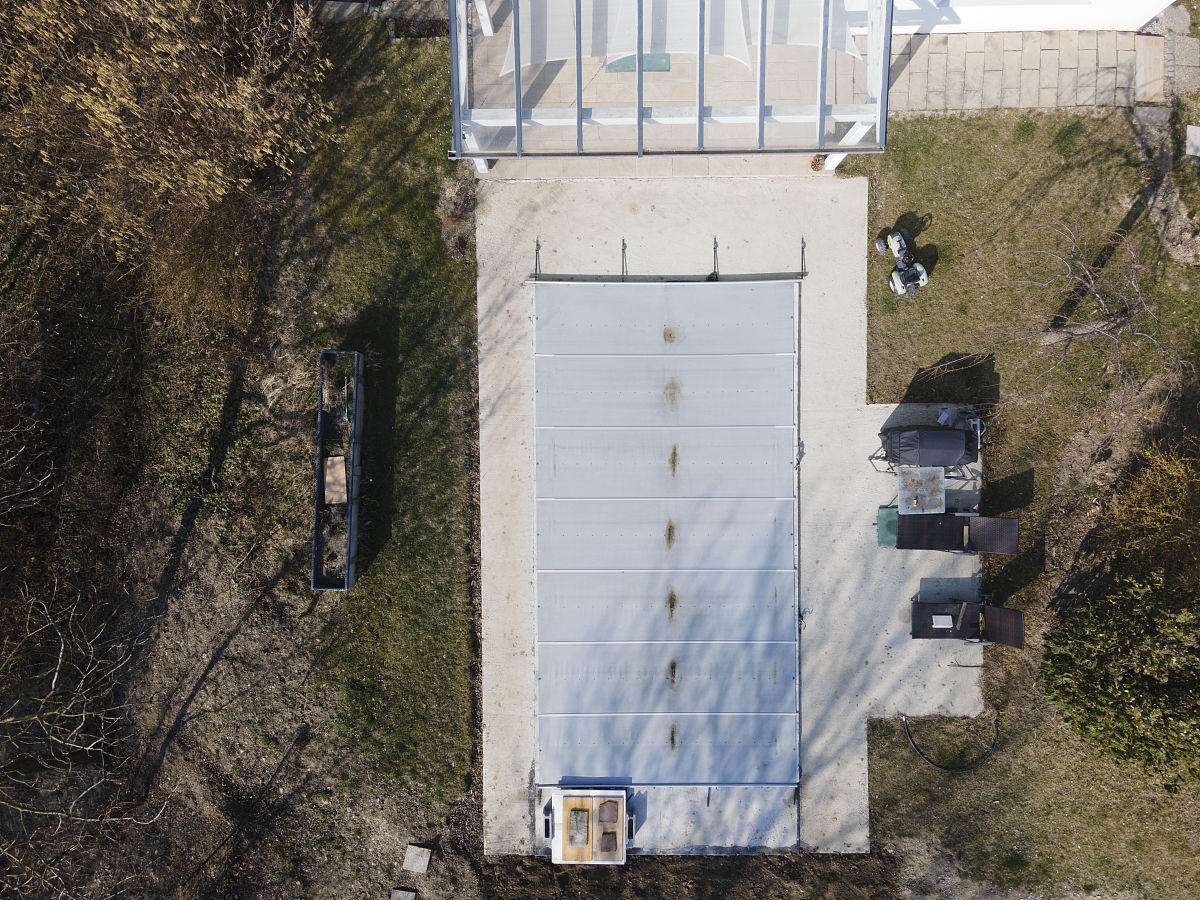 Changing planting densities will change maize canopy architecture which in turn impacts the ability to light interception and photosynthesis按照crop science期刊的标准检查上面的句子