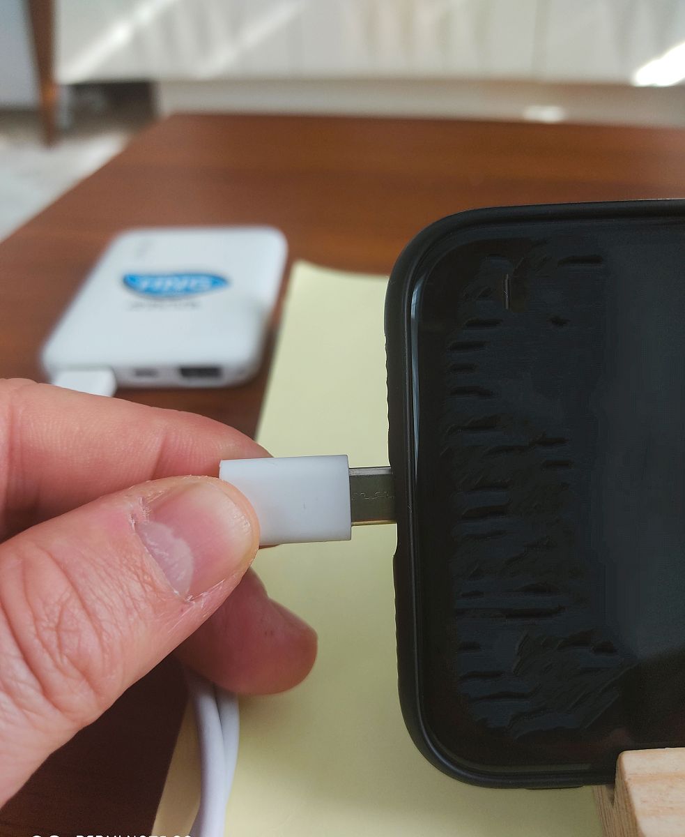 请600字博客文章主题是：手机壳发黄怎么办变白