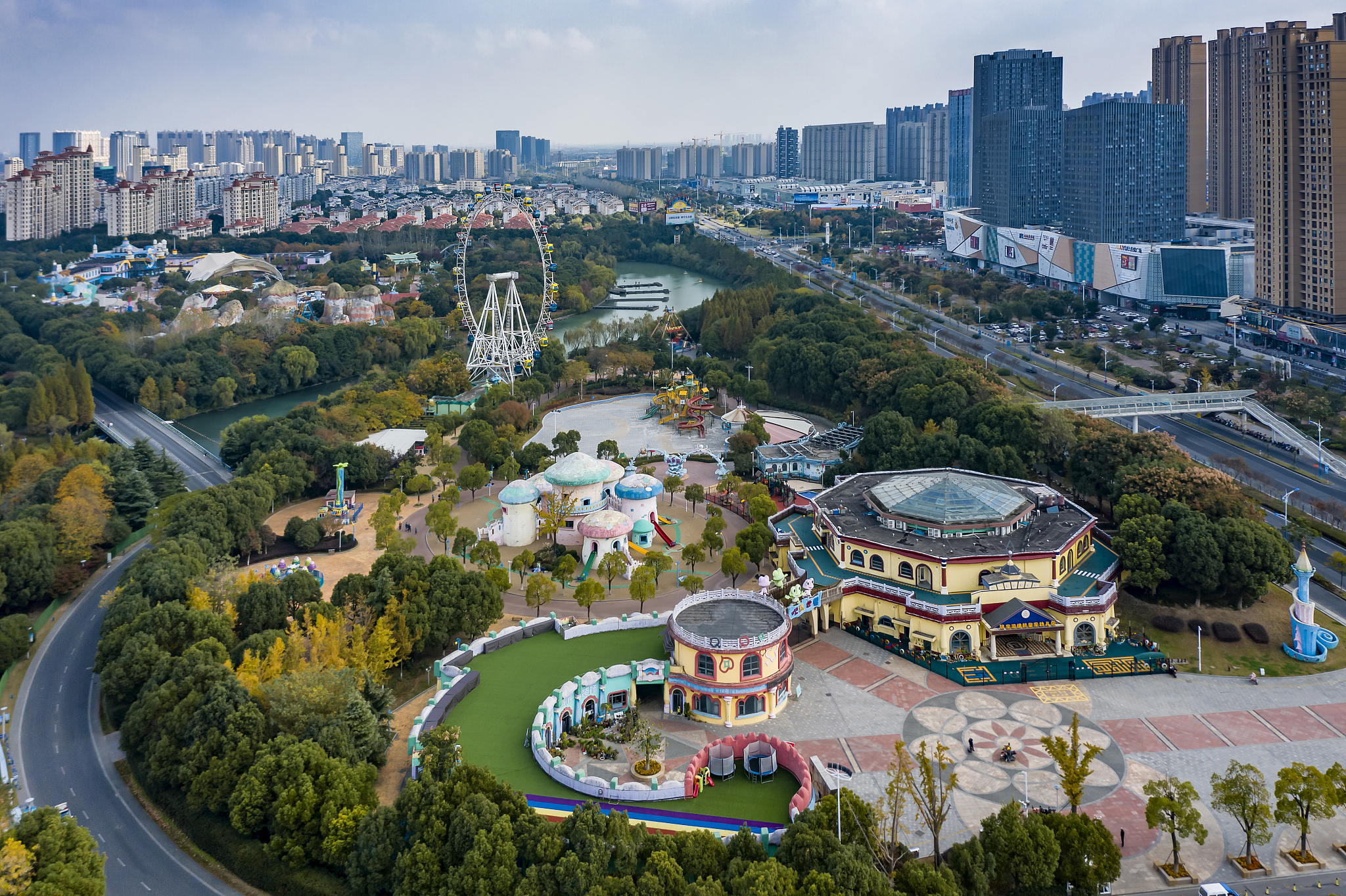从小孩长远去考虑苏州昆山花桥镇和芜湖镜湖区小孩在那成长更好