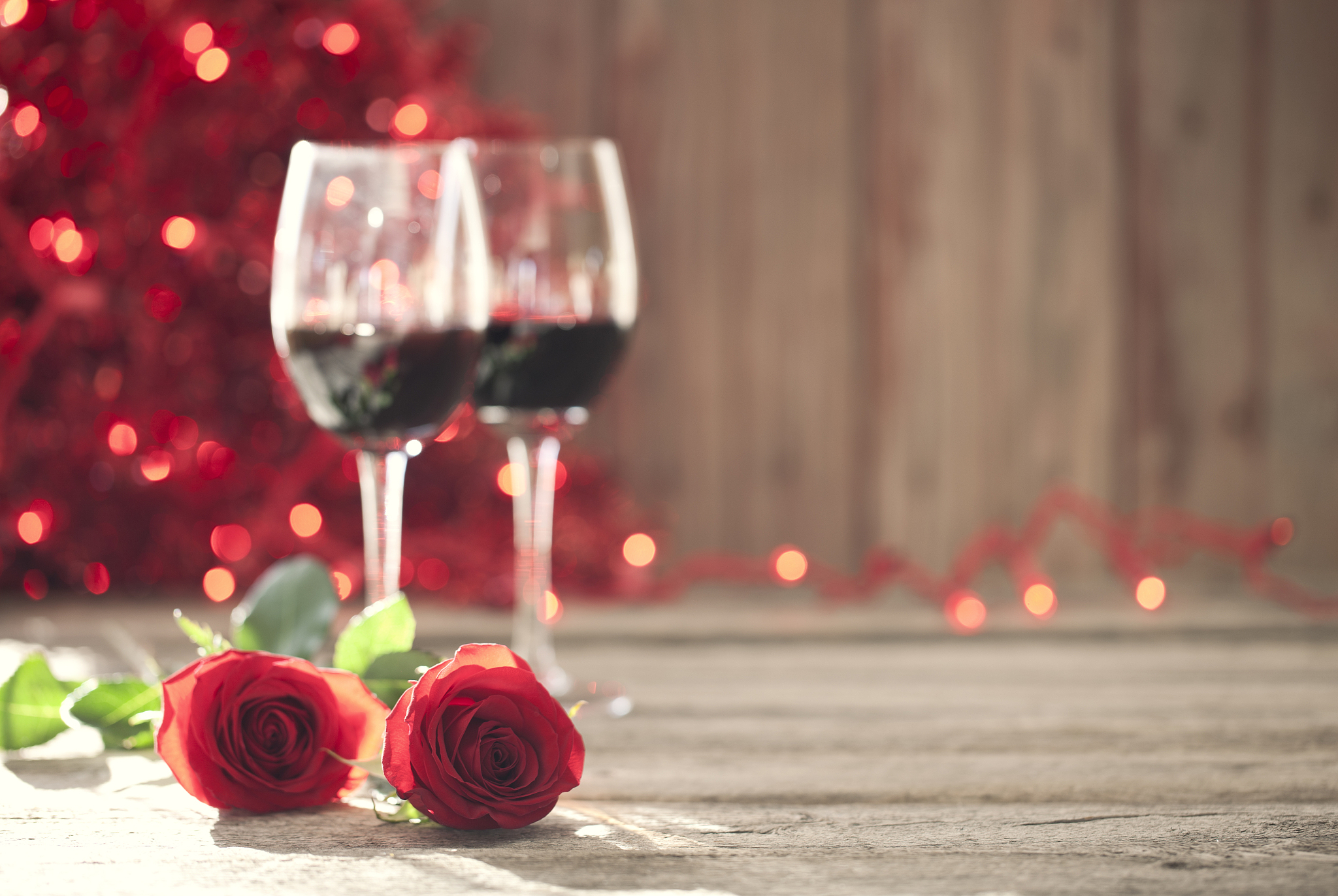 红酒：浪漫爱情、深情拥抱，每一瓶都是对生命的赞歌