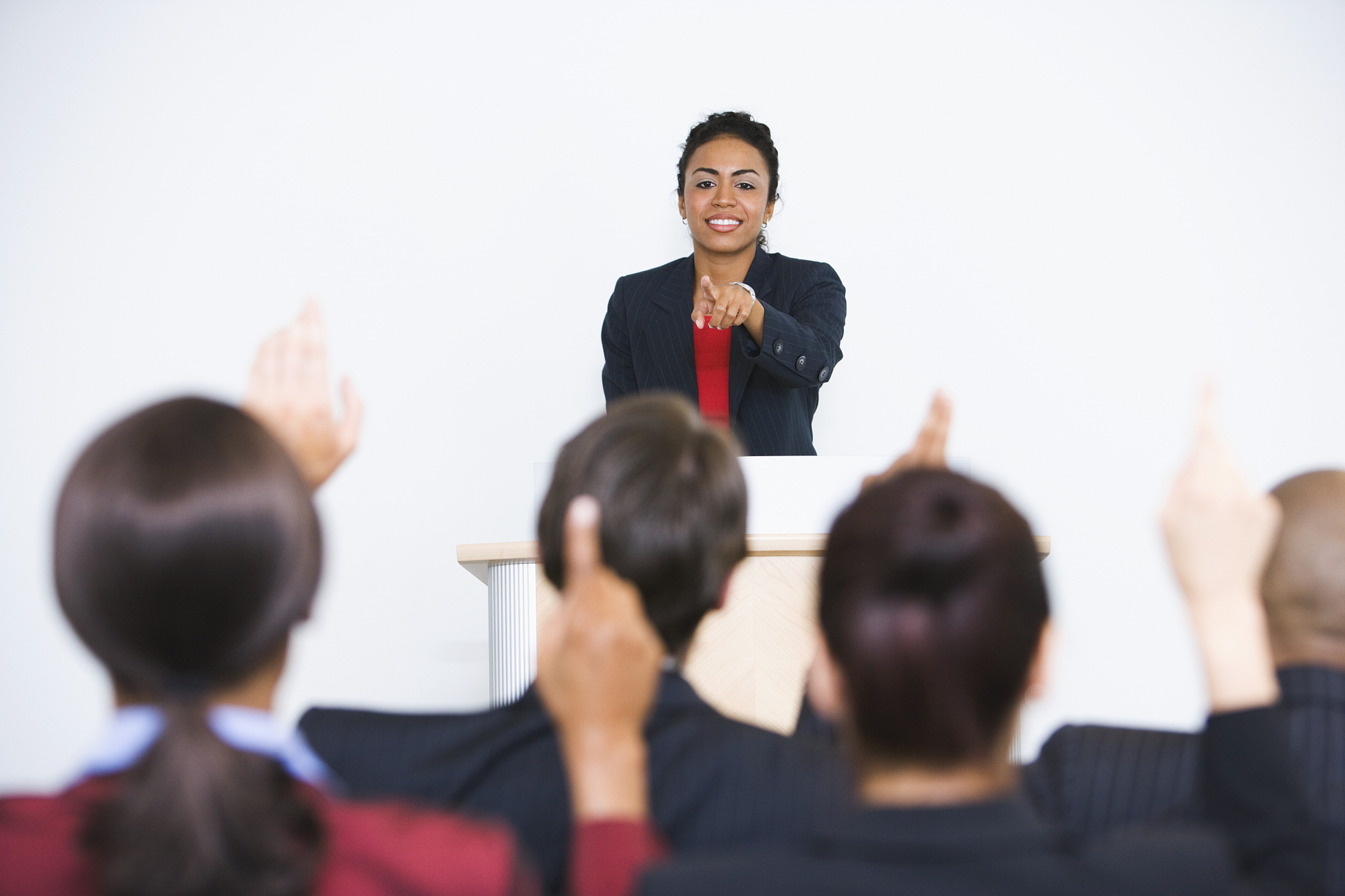 扮演一名职场领域博主写篇1000字‘’如何在职场中提高自己的公众演讲能力？‘’的文章