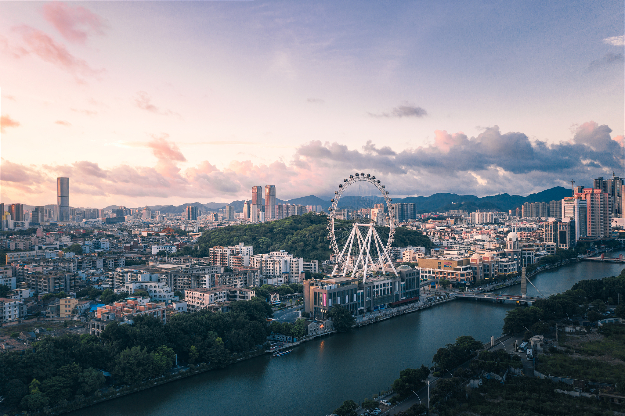 广东中山岐江摩天轮全景