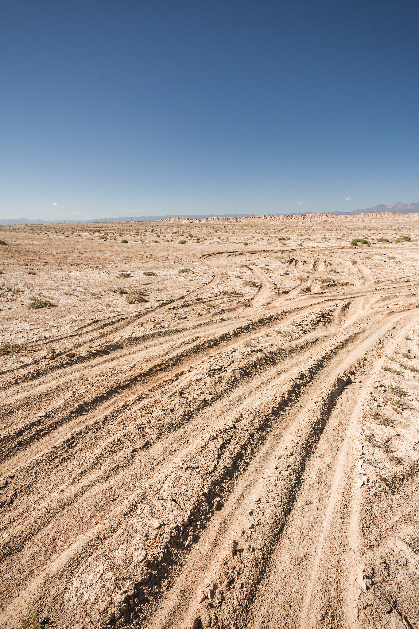 中国西部荒野道路