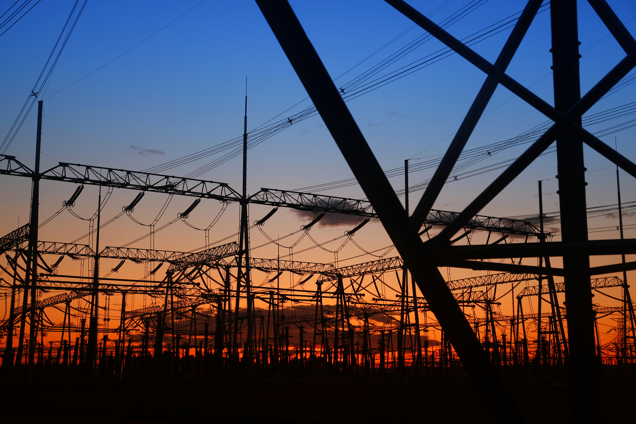 大专二年级电工技术复习资料：全方位知识点解析