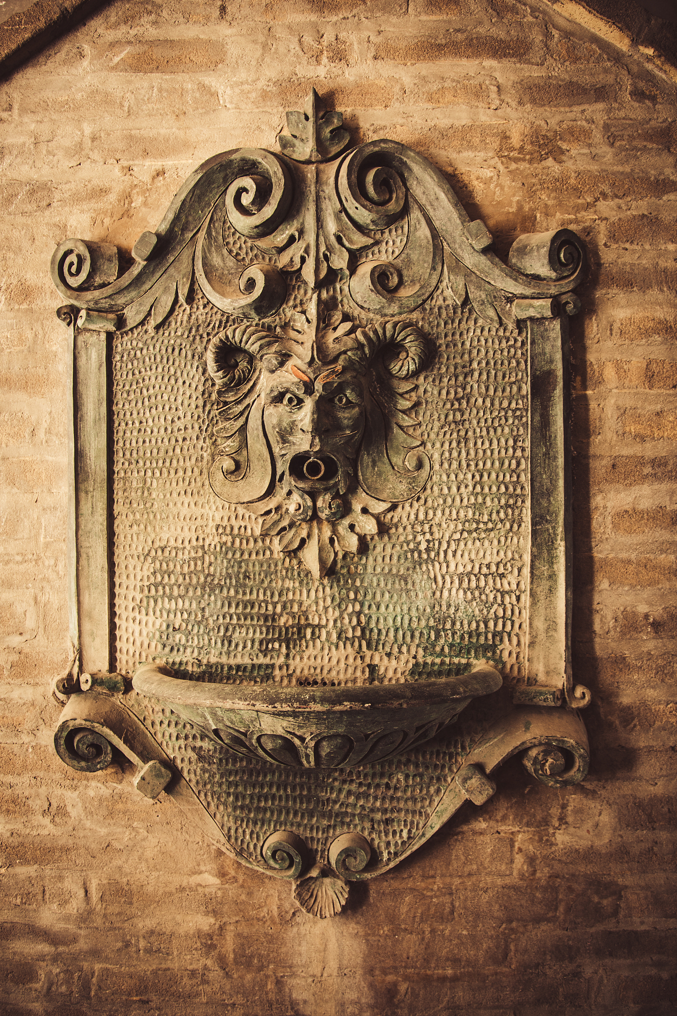 帮我规划一个意大利那不勒斯、罗马、比萨、佛罗伦萨、威尼斯、米兰的8天行程