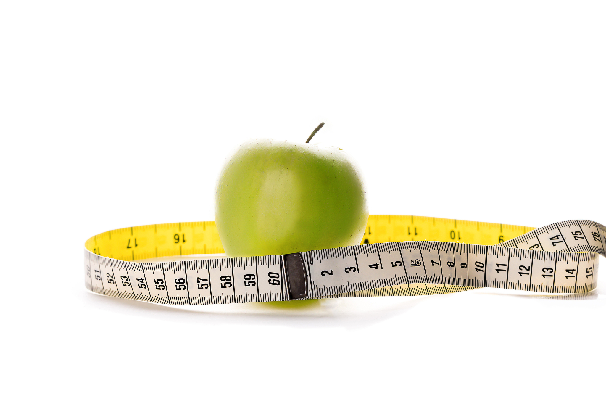 通过选择与网络模型结构所匹配的损失函数Loss Function可以比较预测输出y_i^和真实的标签y_i之间的差异将这样的比较结果作为反馈可以进一步对网络参数进行更新。换句话表达