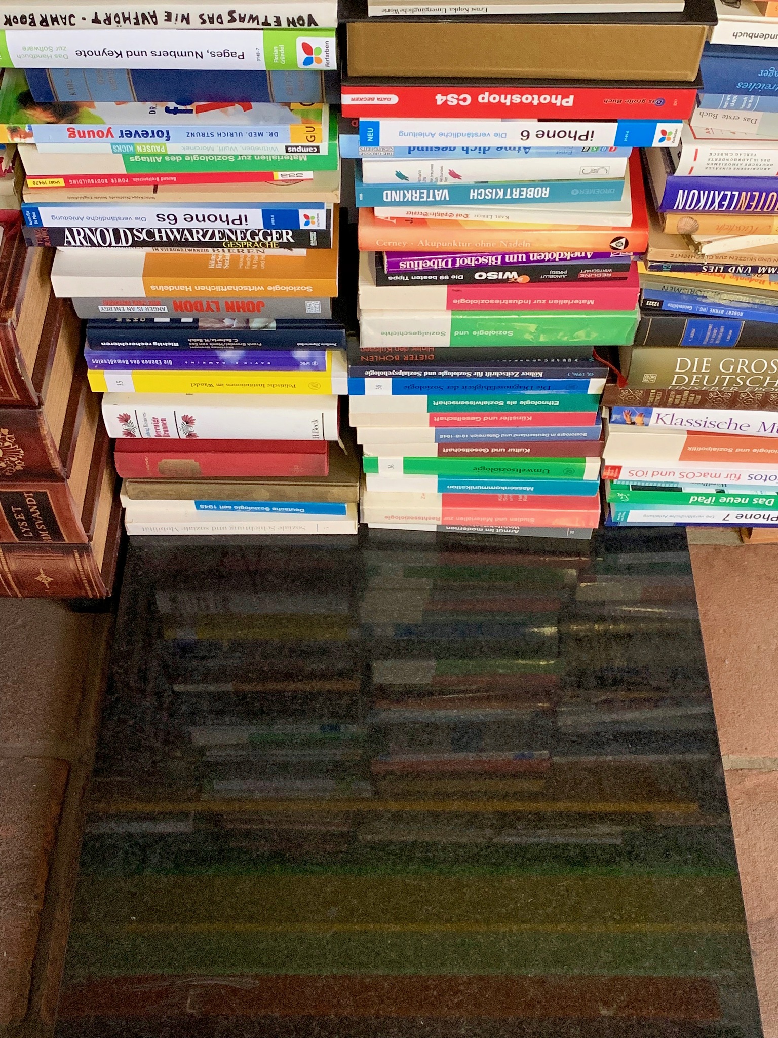 Inside are many of my ribbons and precious metal jewelry Its stuffed full of my adorable clothes Although magic is difficult its fun to learn Its not bad to temporarily become a fragile human I love f