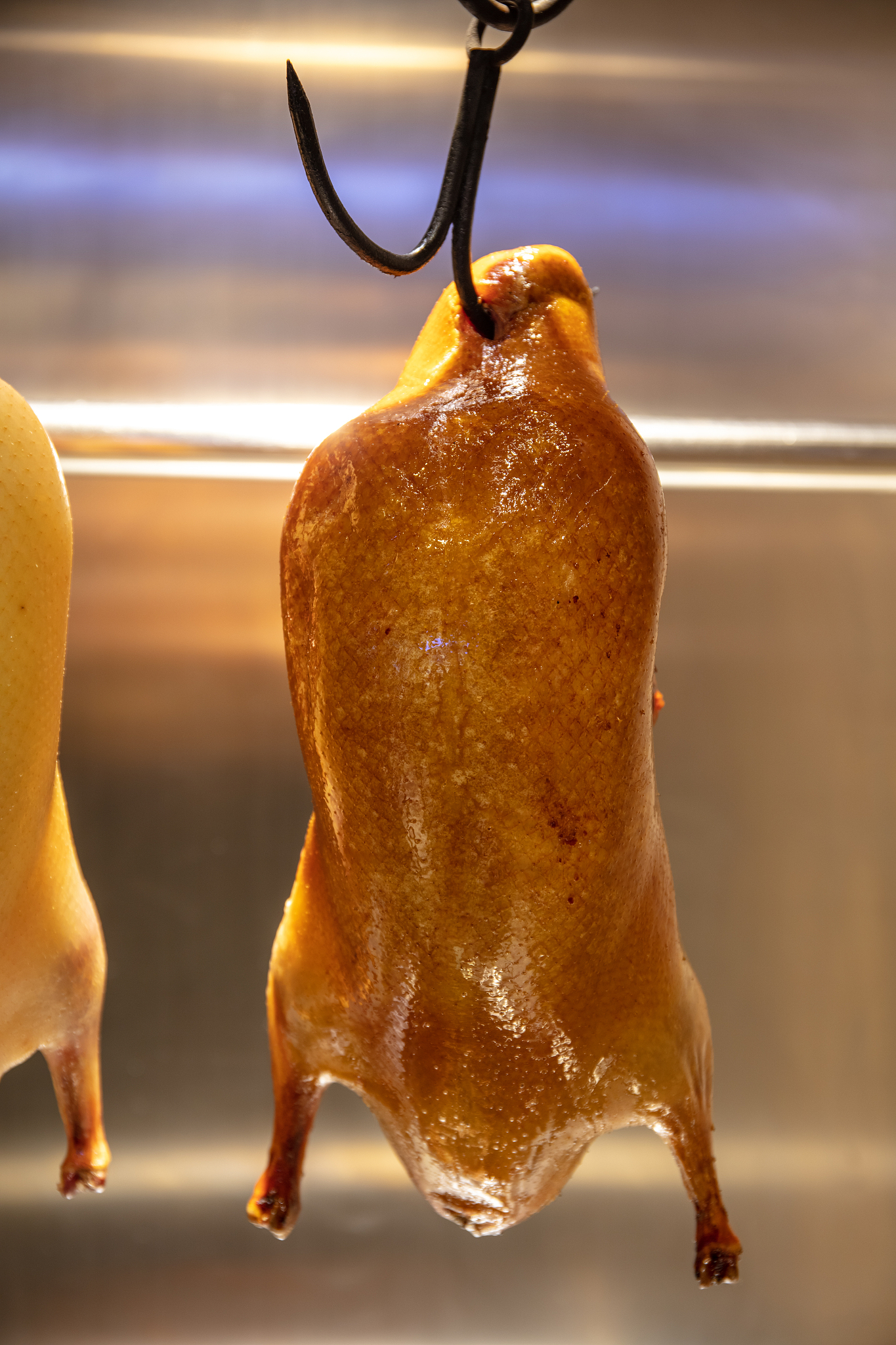 请依次以好、难、吃、没、下、回为主题写一段关于烤鸭100字评价的藏头诗