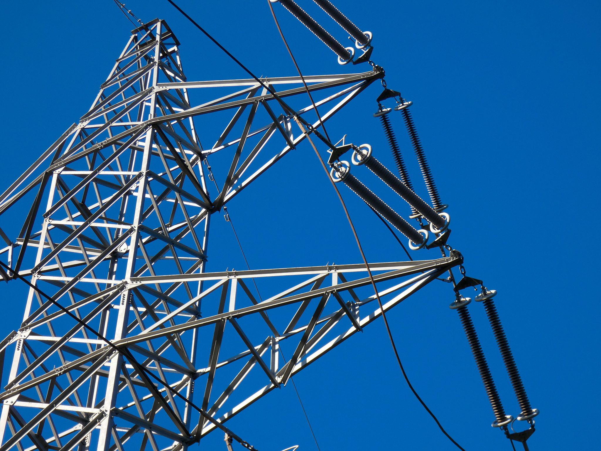 搜索引擎或相关行业报告来获取国内高低压成套设备厂家数量