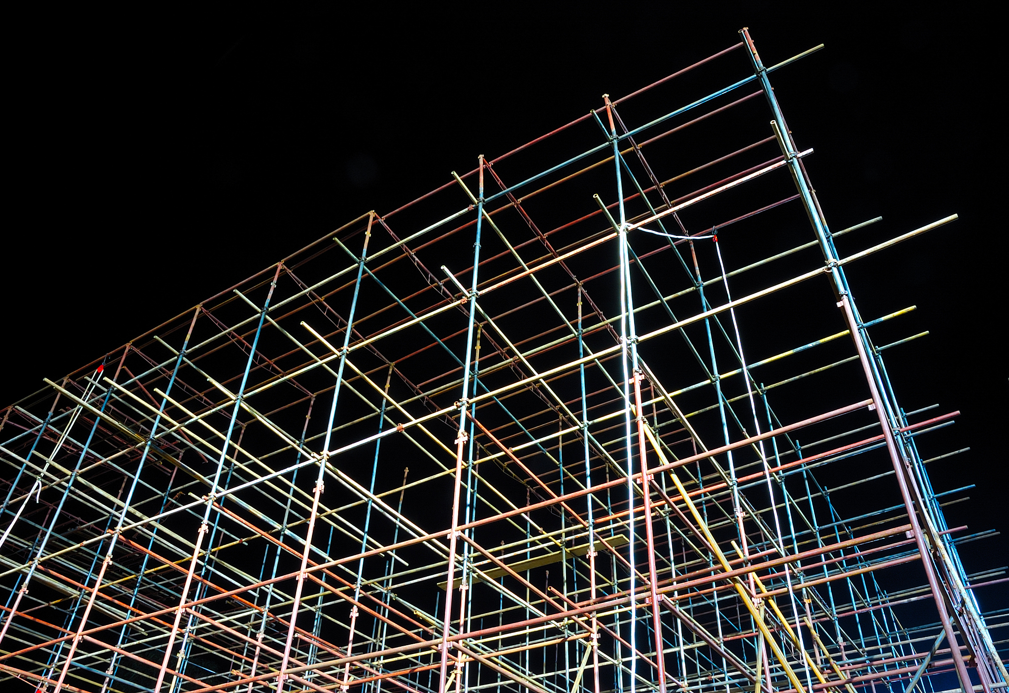 论述转换层上、下结构等效侧向刚度比的计算细则并给出相应的计算结果