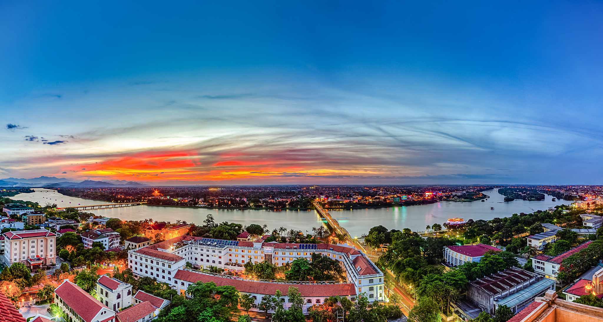 huong river