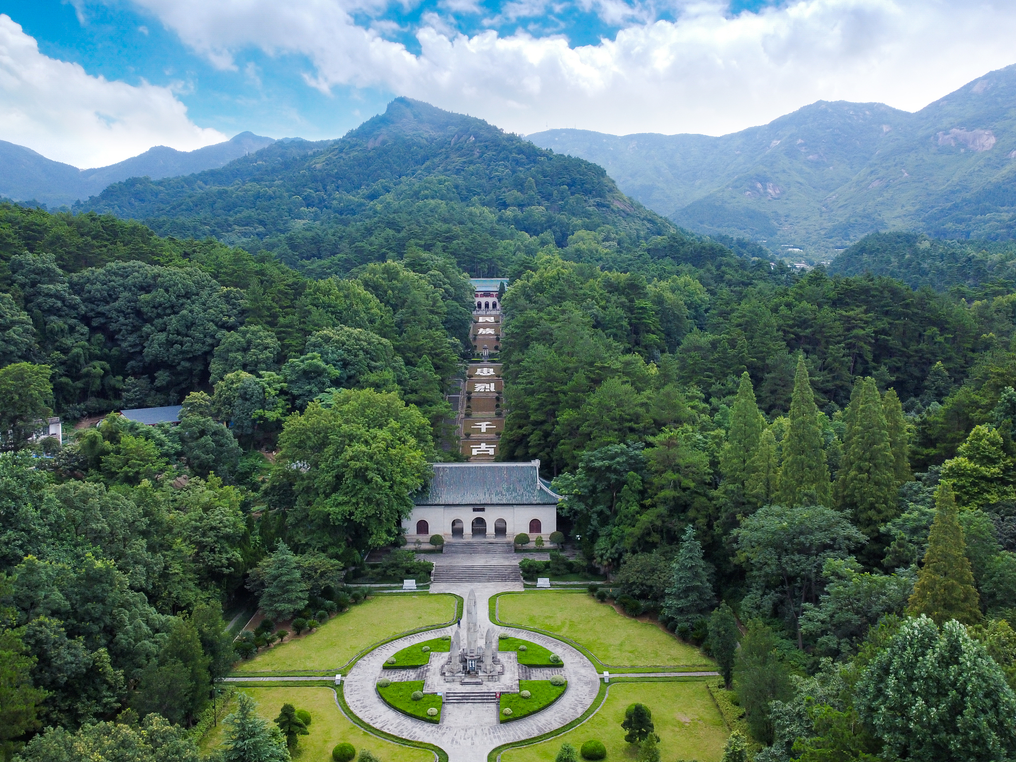湖南衡阳雨母山旅游攻略：探秘南岳七十二峰之首