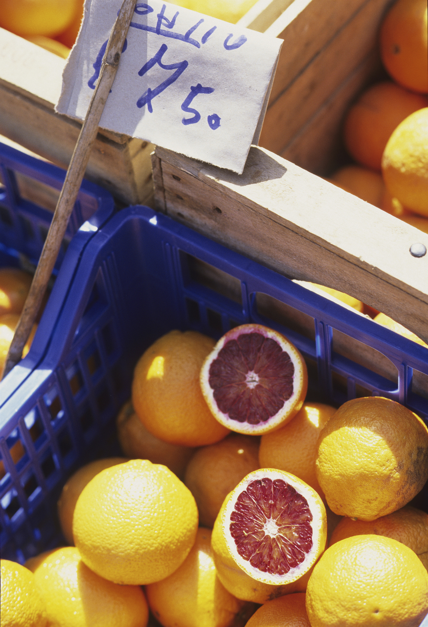 有个弟弟为了给姐姐买法拉利开了一间水果摊请给这个水果摊起个名字