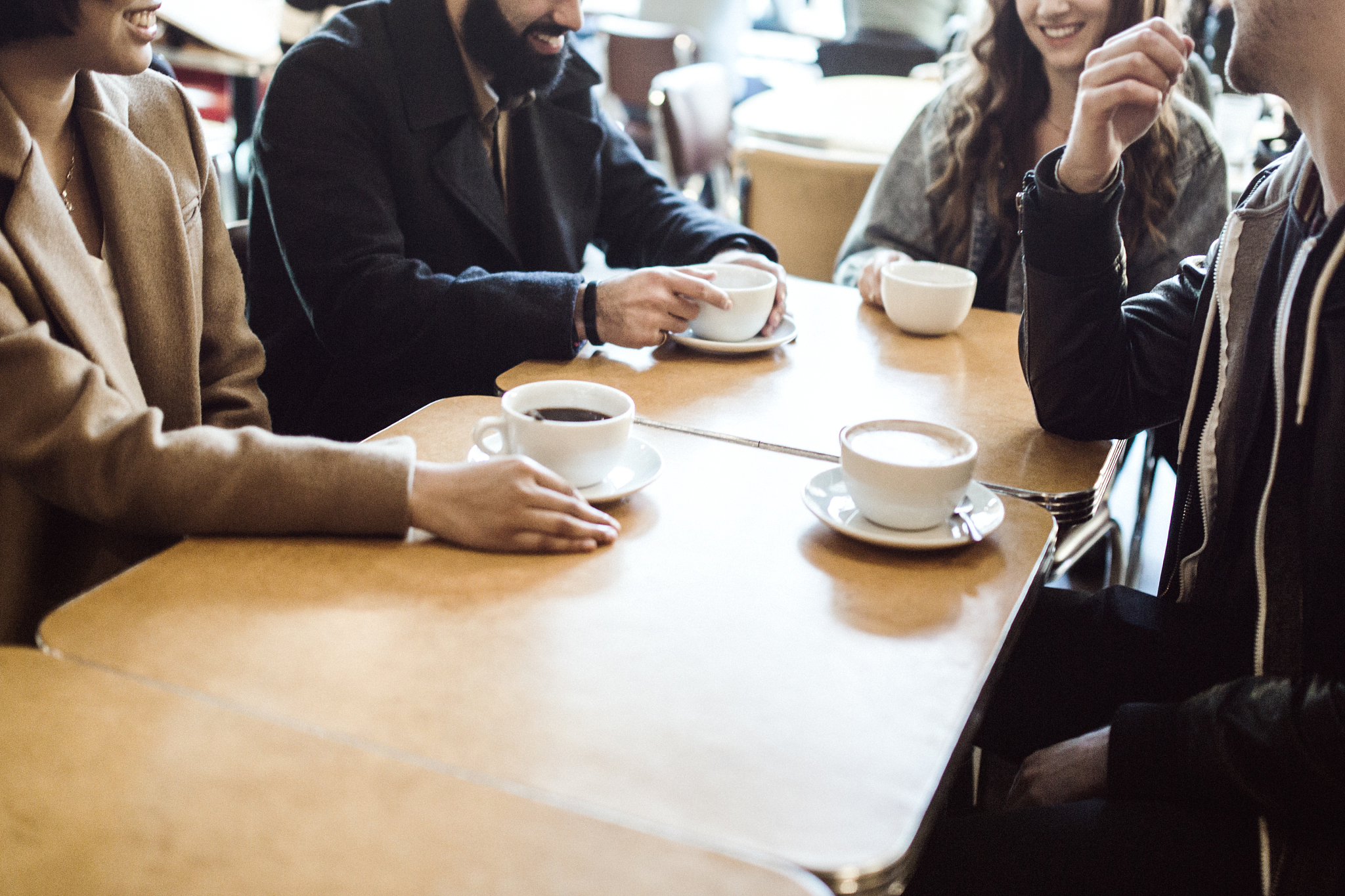 用押韵的七言律诗对世友网咖大源店顾客的好评进行回复