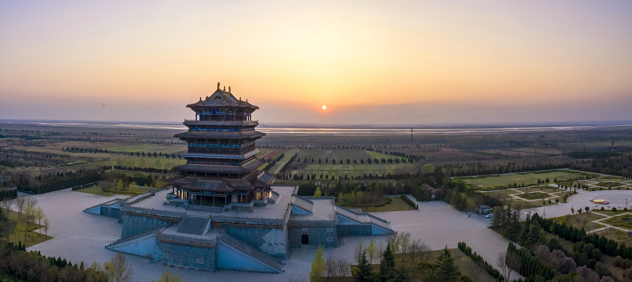 王之涣《登鹳雀楼》 - 白日依山尽，黄河入海流 - 古诗鉴赏