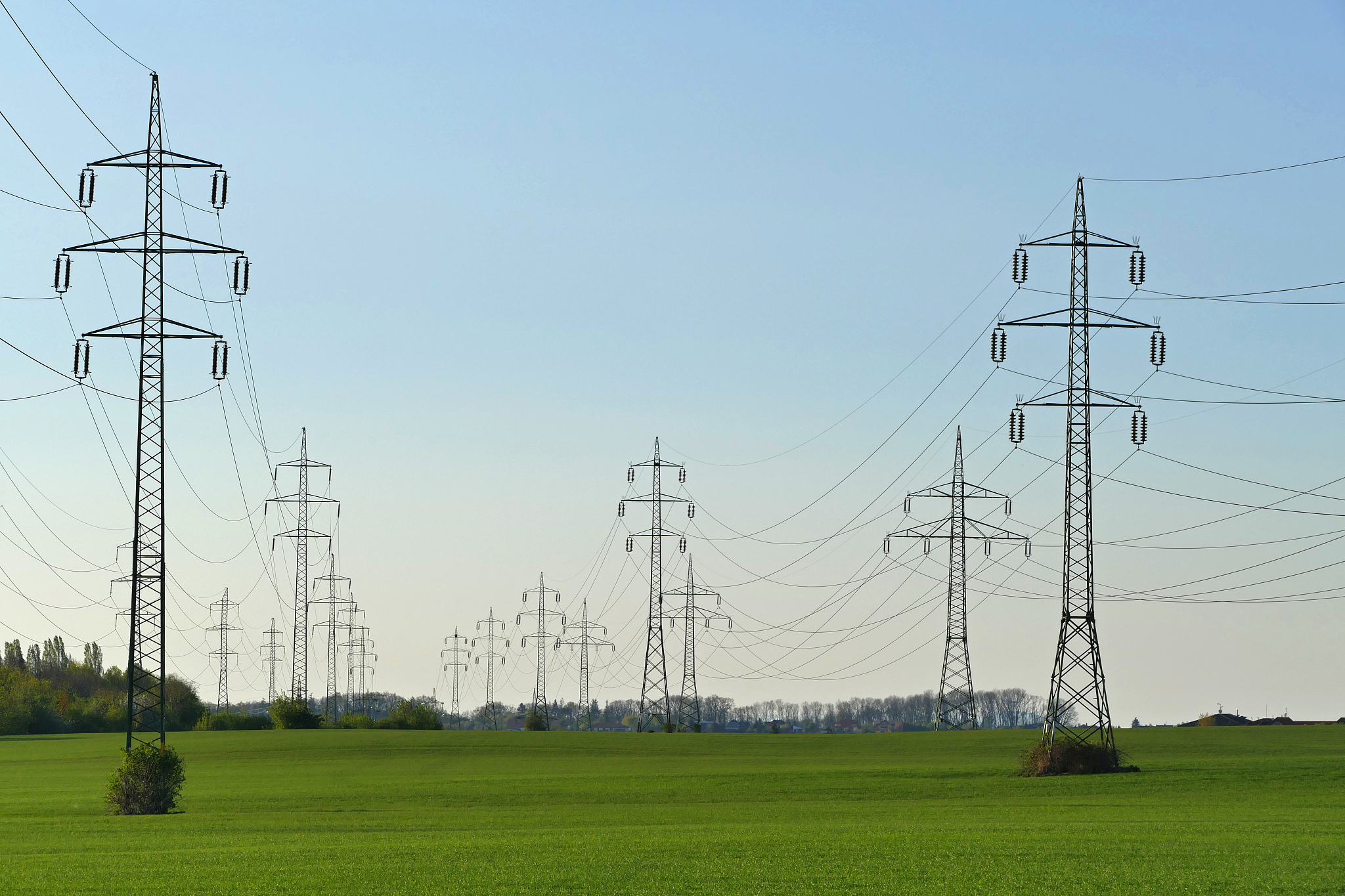 线性工程对基础设施的影响程度比较：机场、铁路、公路、港口等