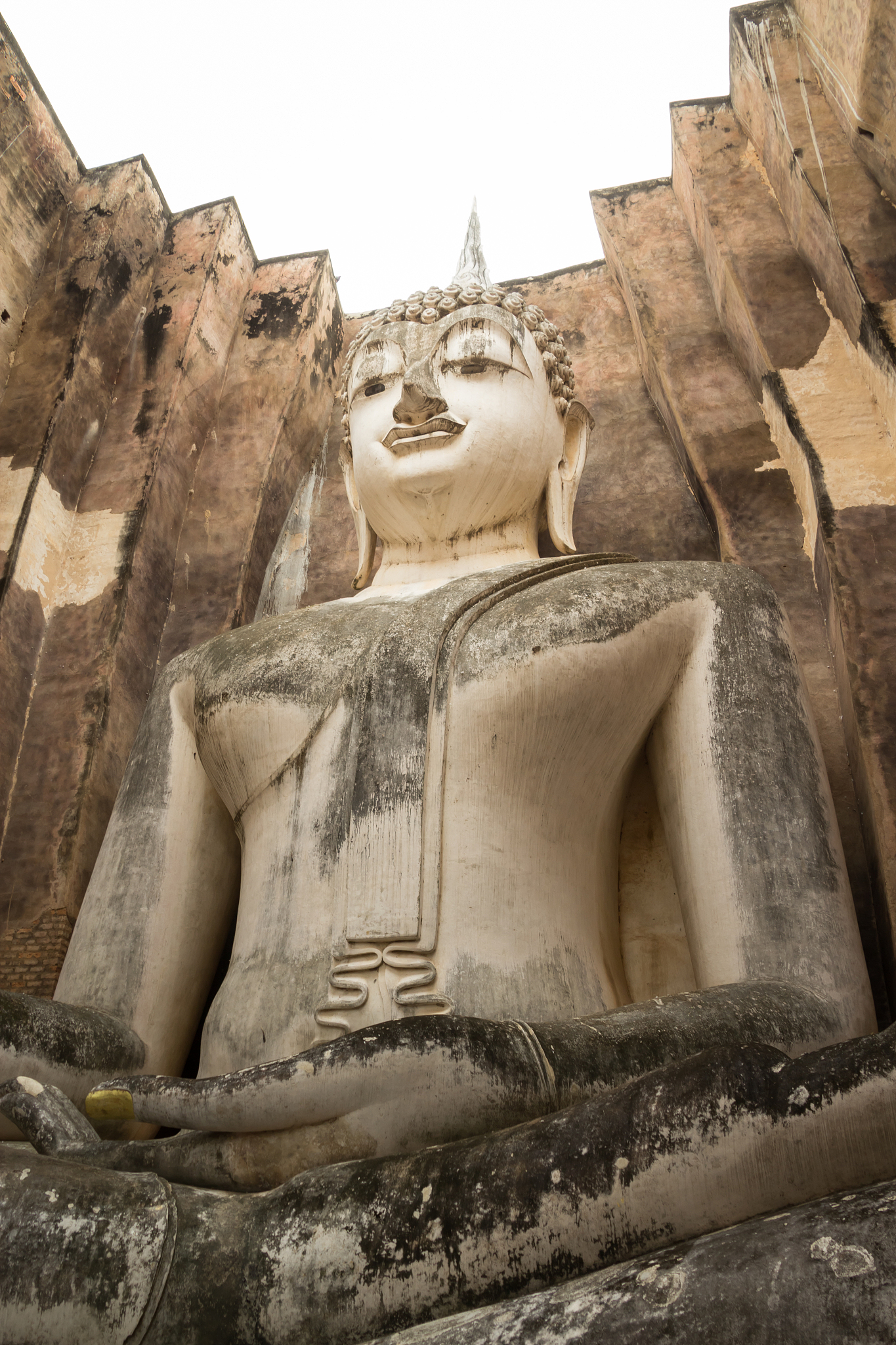 the big buddha phra achana in wat si chum