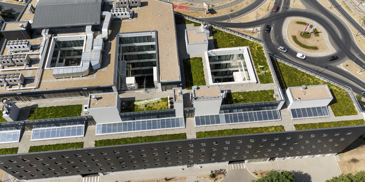 假设你是一位即将毕业的大学生正在写毕业论文但是重复率太高需要降低重复率请用中文对以下内容进行改写：现今三维建模技术在智慧城市管理、历史文化遗产保护和地质灾害应急救援等多个领域得到了广泛的应用10。