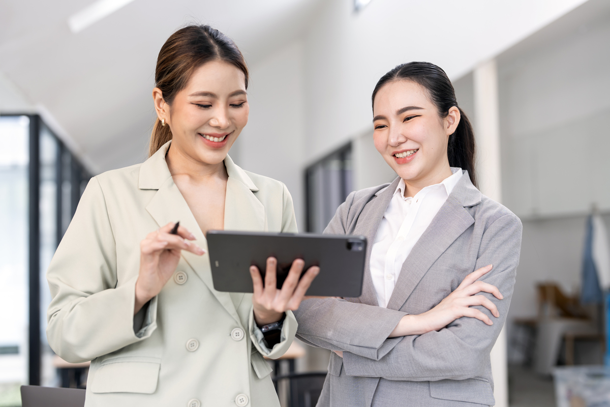 扮演一名职场领域博主写篇1000字‘’如何通过良好的形象管理和职业素质获得成功‘’的文章
