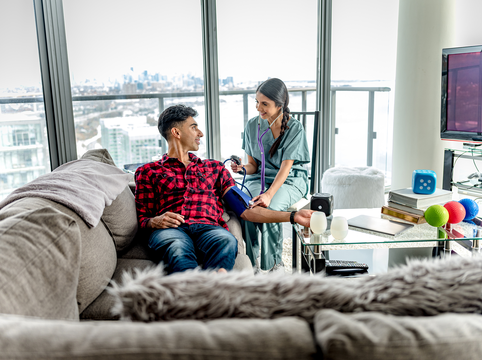 重庆护理学校毕业待遇：薪资、福利、发展前景