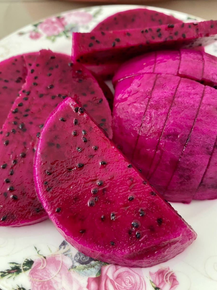 吃火龙果后尿液发红怎么回事男性