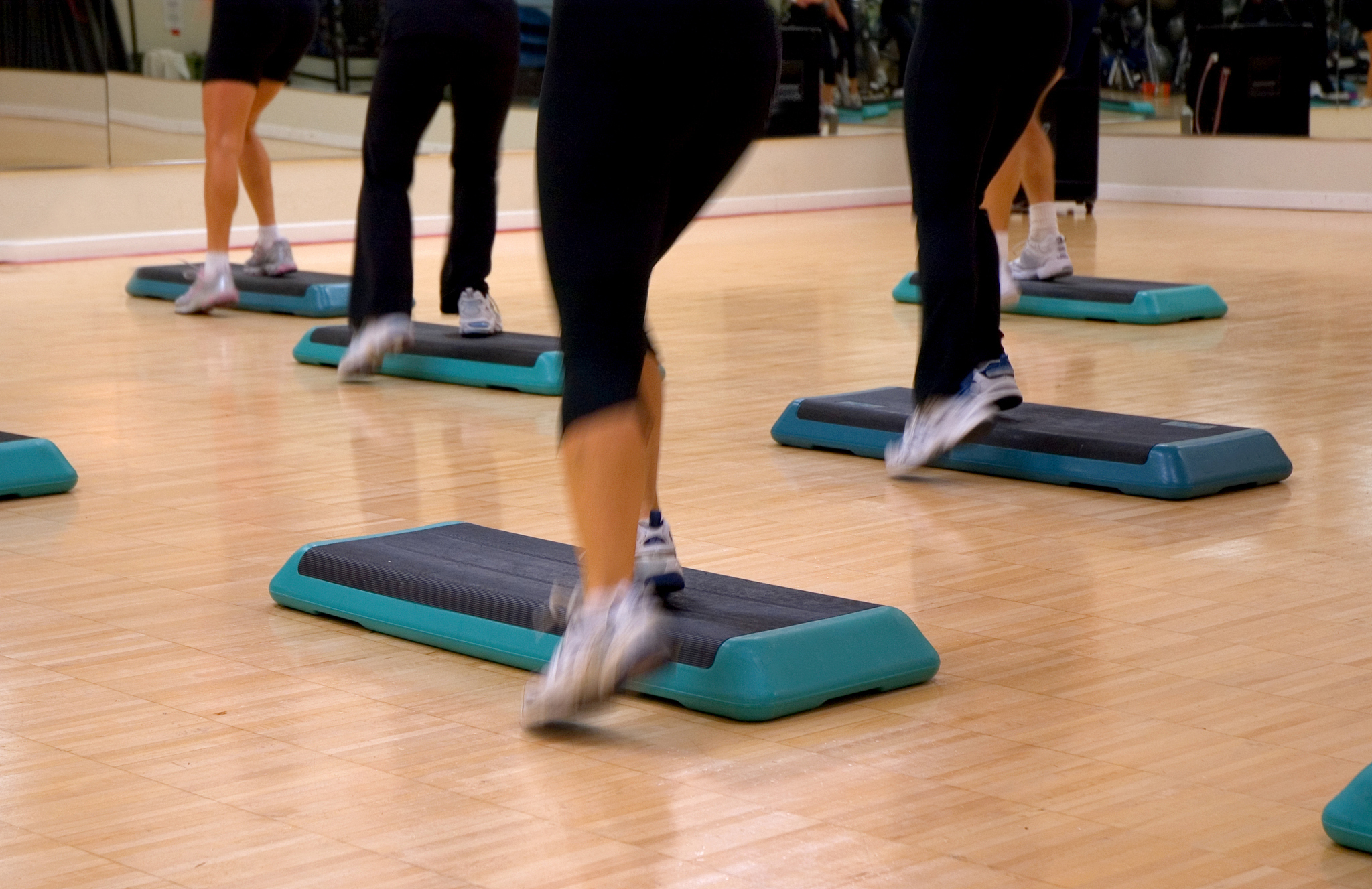 层次分析法结合模糊综合评价法对高校教学质量进行评价写一篇论文