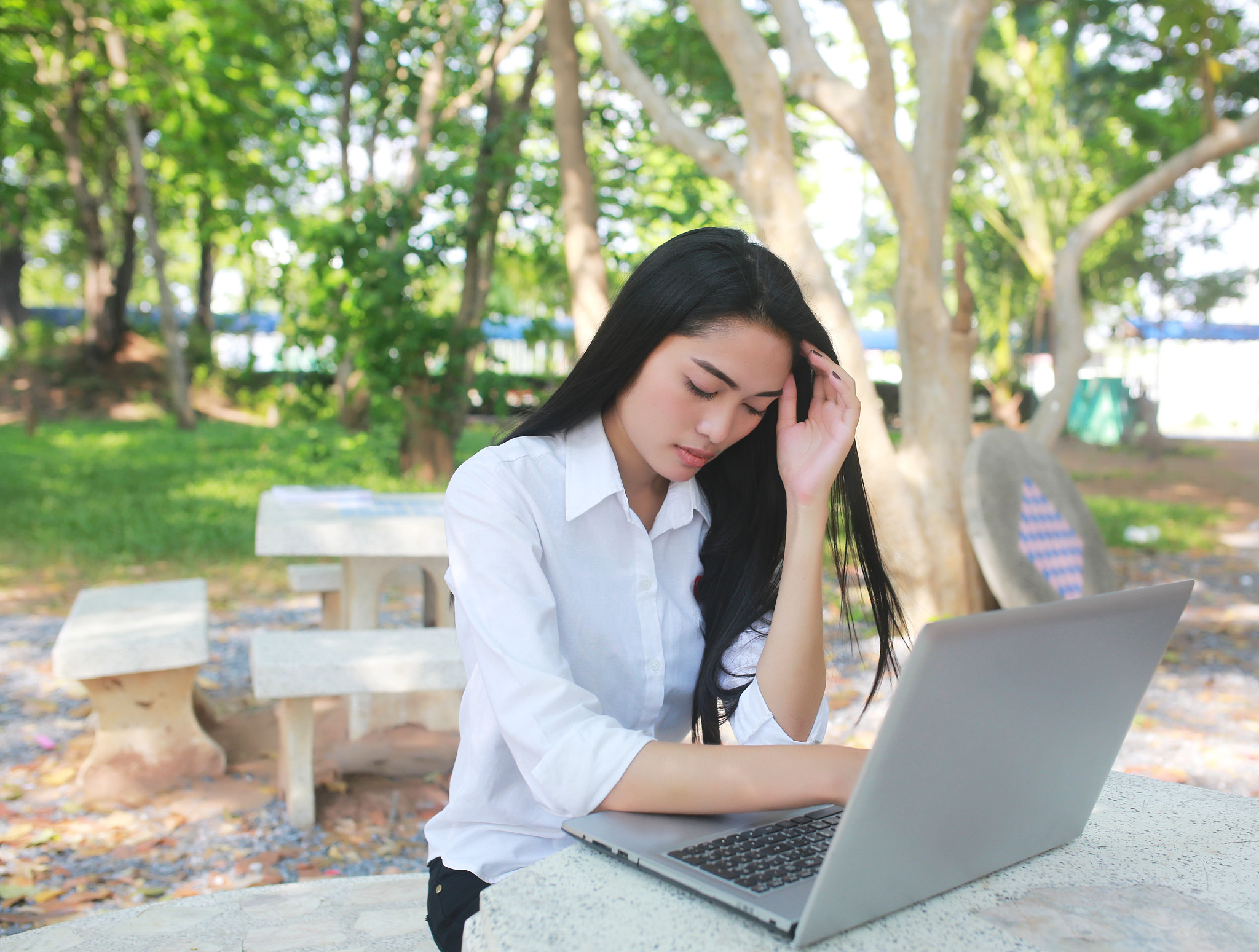 经济萧条下的娱乐盛宴：从收音机到演唱会，我们为何如此需要娱乐？