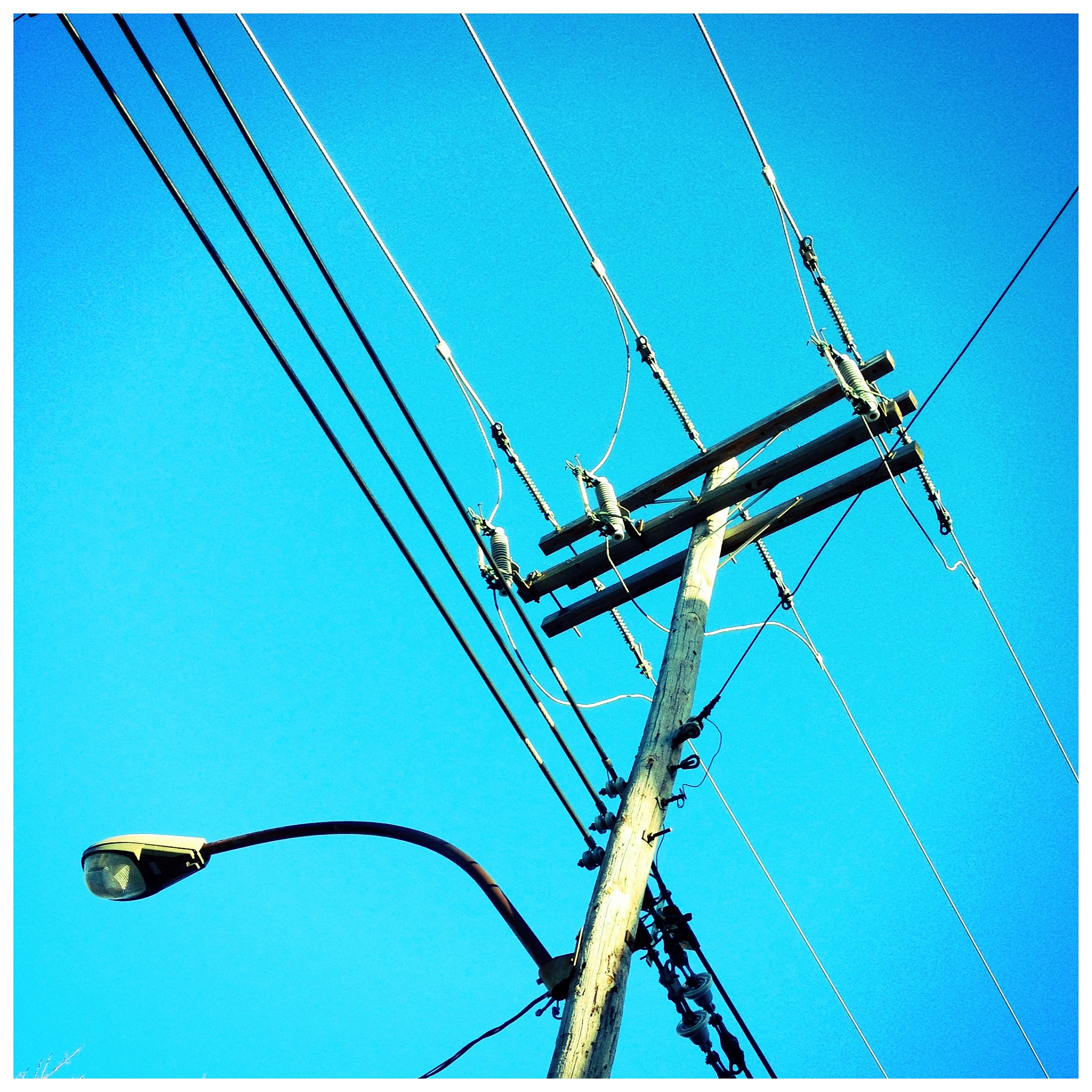 请对论文章节内容232 线路过载造成的影响进行写作保证其内容合理性和逻辑性不要乱写：