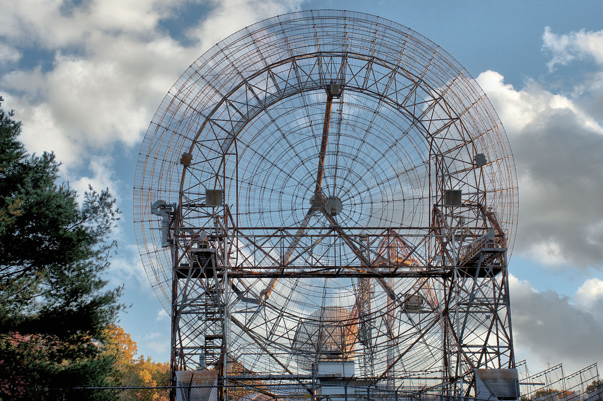 电离层同化现报子模块利用国际电离层参考模型IRI和地基GNSS、天基GNSS观测数据的时空分布观测资料构建中国及周边区域电离层参量同化模型实现电离层TEC和电子密度等参量现报。电离层TEC同化现报子模块能够实现电离层空间解算电离层空间重构、电离层电子密度现报、电离层TEC同化现报等功能具体如下：1电离层空间解算：将天地基GNSS的TEC数据和测高仪电予密度数据进行网格点划分得到电离层空间分布。2电