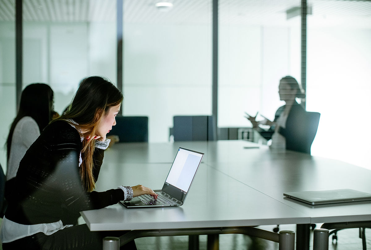秘书学视角下的网络公关危机研究:应对策略与角色分析 秘书学视角下的网络公关危机研究:应对策略与角色分析