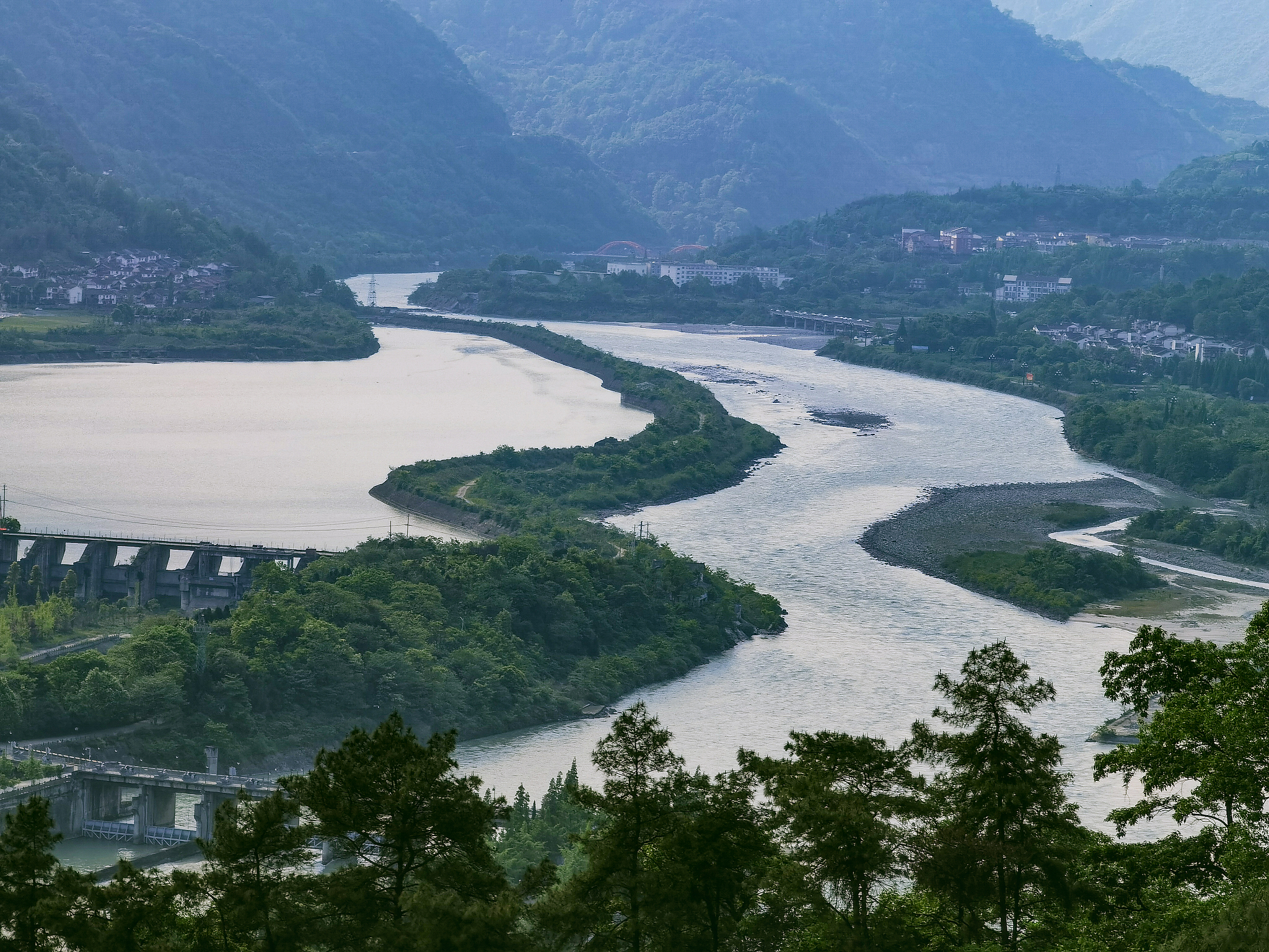 探秘古代涉水工程：都江堰与汉水灌区的启示