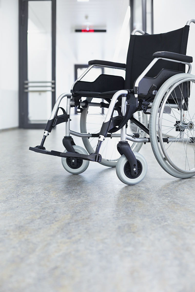 电动轮椅老人残疾人专用锂电池轻便折叠电动轮椅使用感受1000字