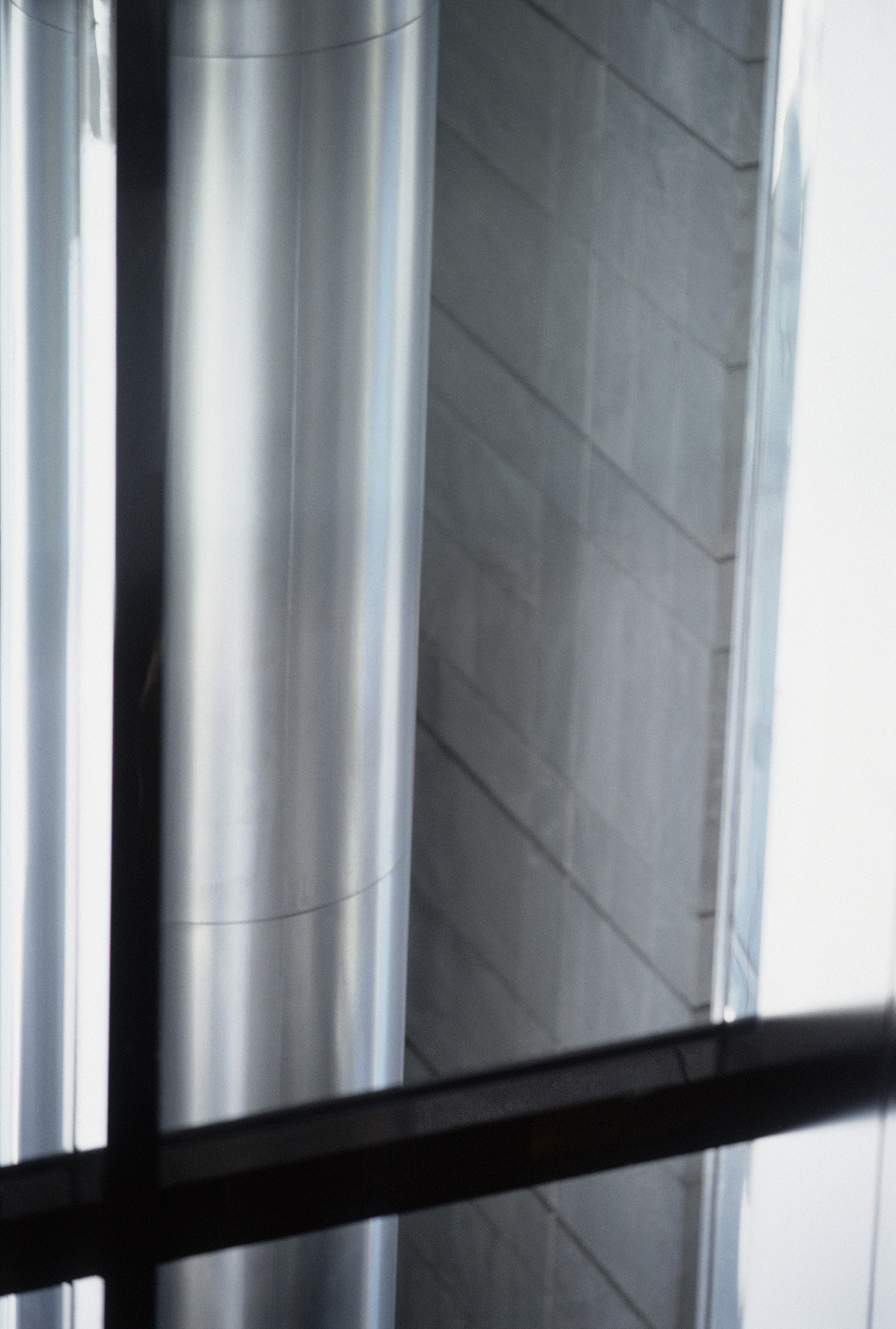 wall and supporting pillar