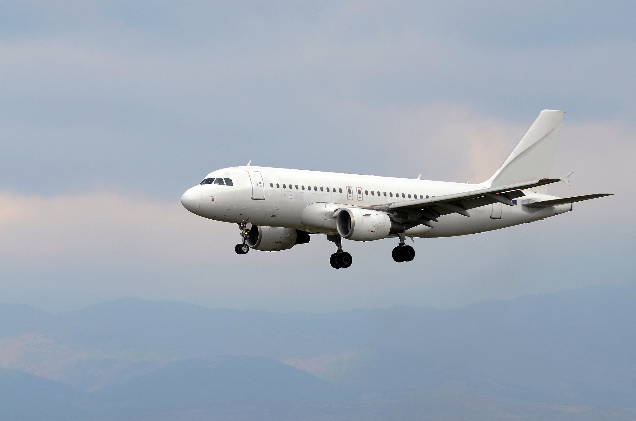 航空专业报考条件严格吗？