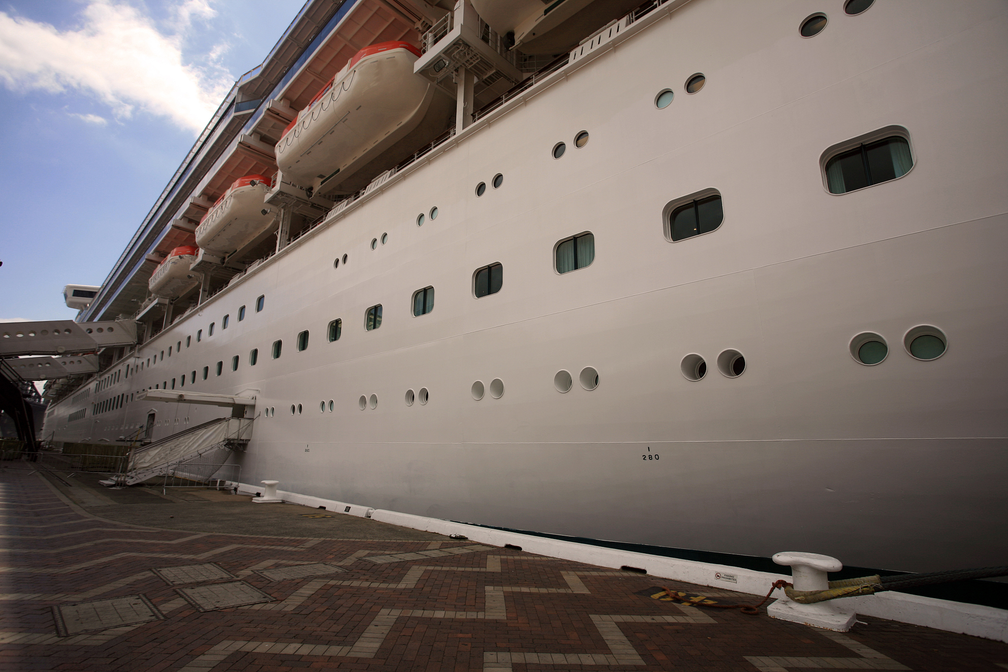 广州城市职业技工学校邮轮乘务专业：招生条件、课程设置及未来发展