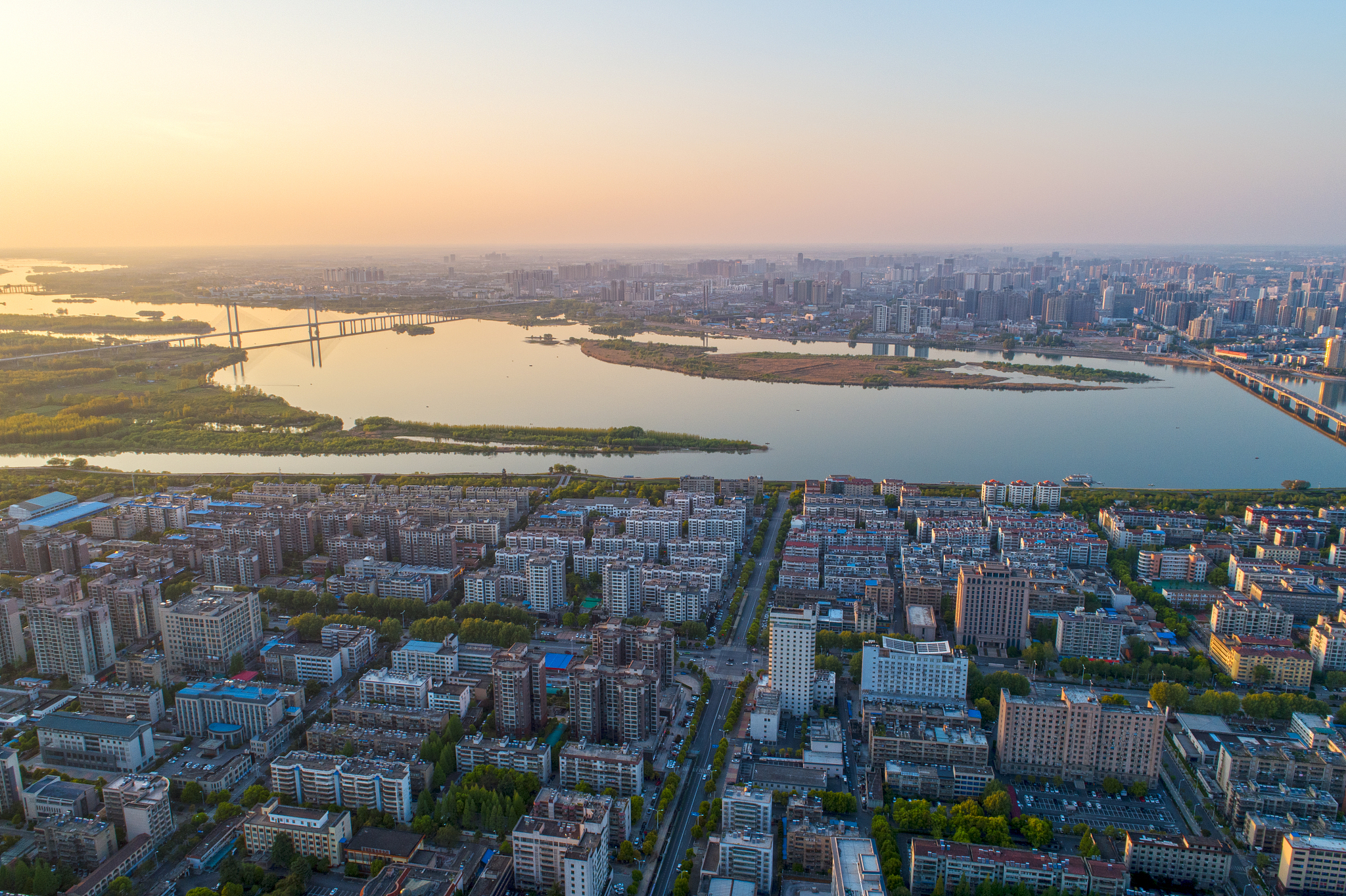 航拍湖北襄阳城市风光