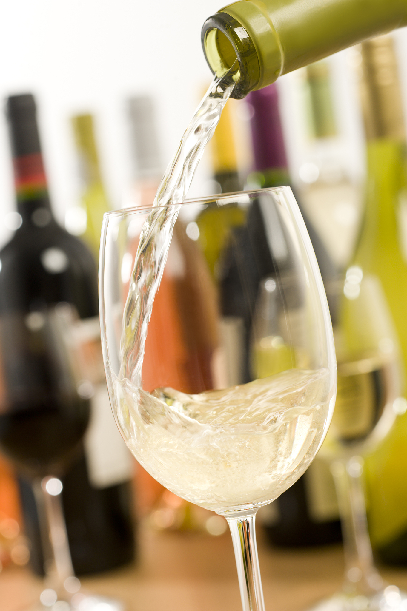 帮我写一个关于干红的推广文案大概150字左右写十条