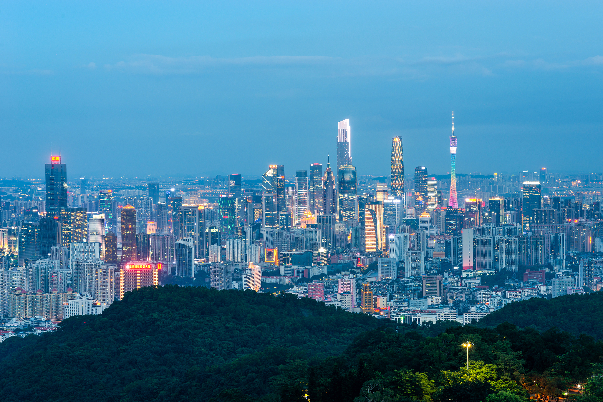 写一个关于广州的介绍200字左右