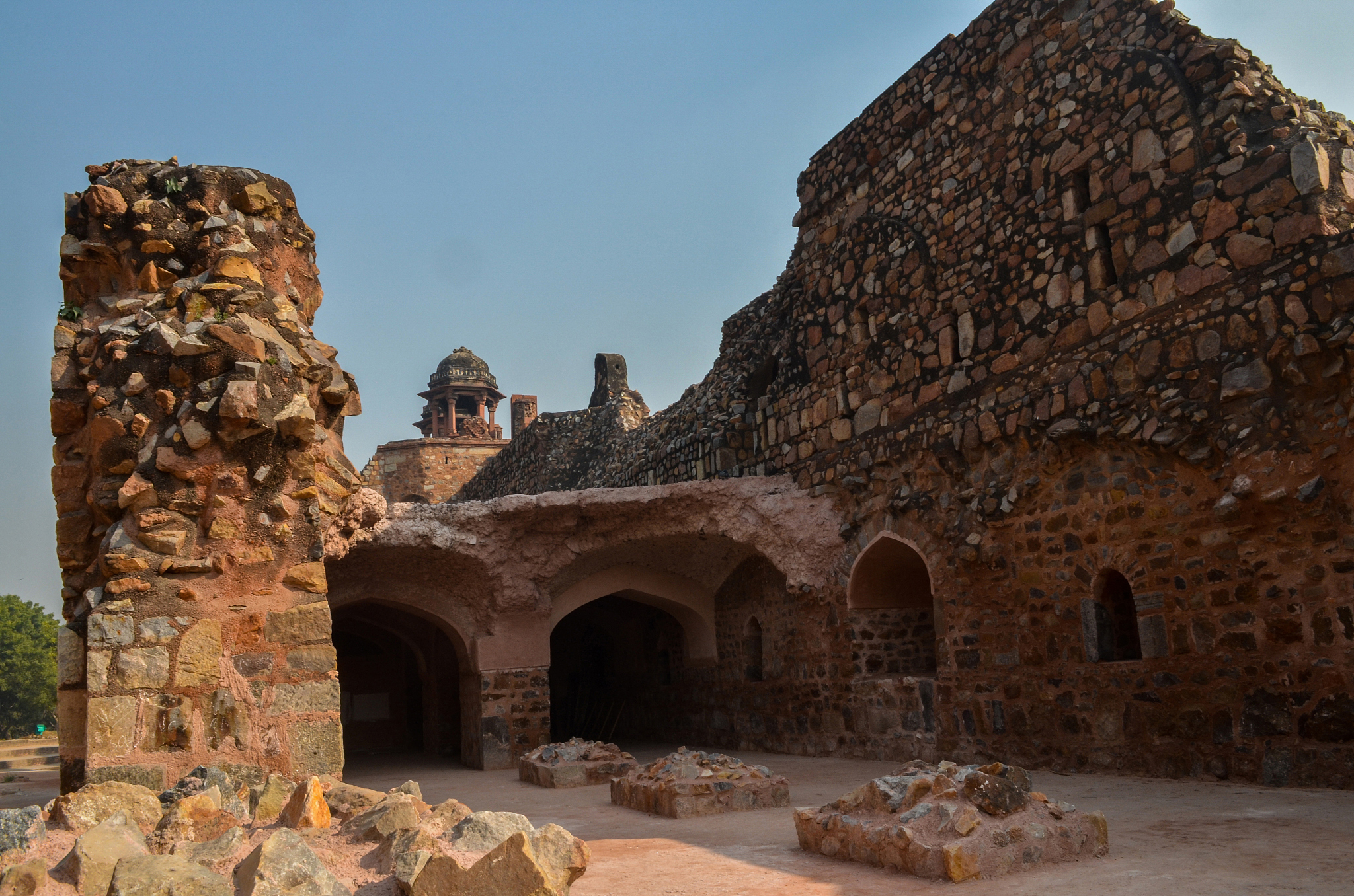 indian monuments: old fort- humayun gate (southern ramparts)