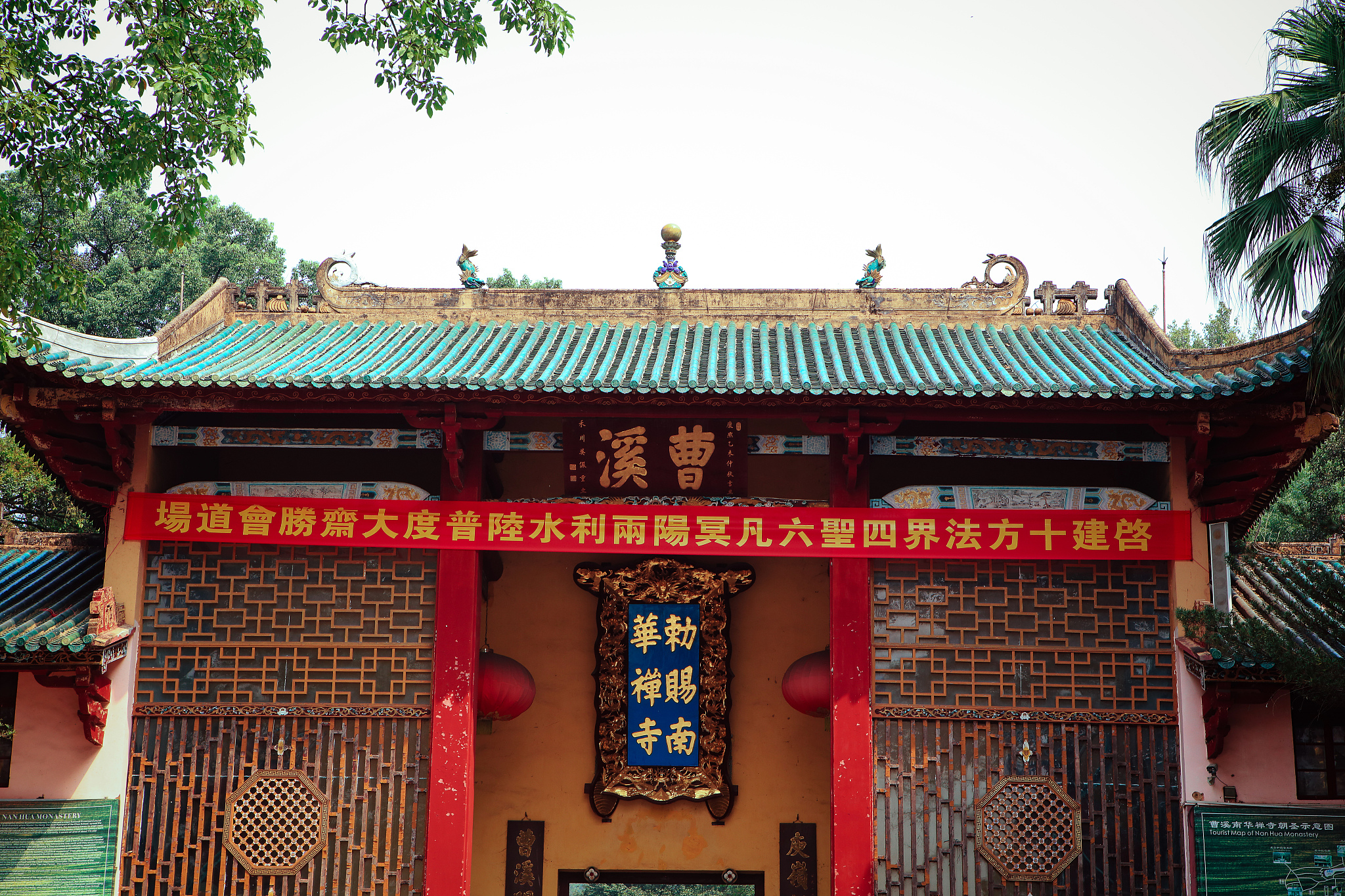 贵港南山寺建筑楹联：佛教文化与艺术的完美结合
