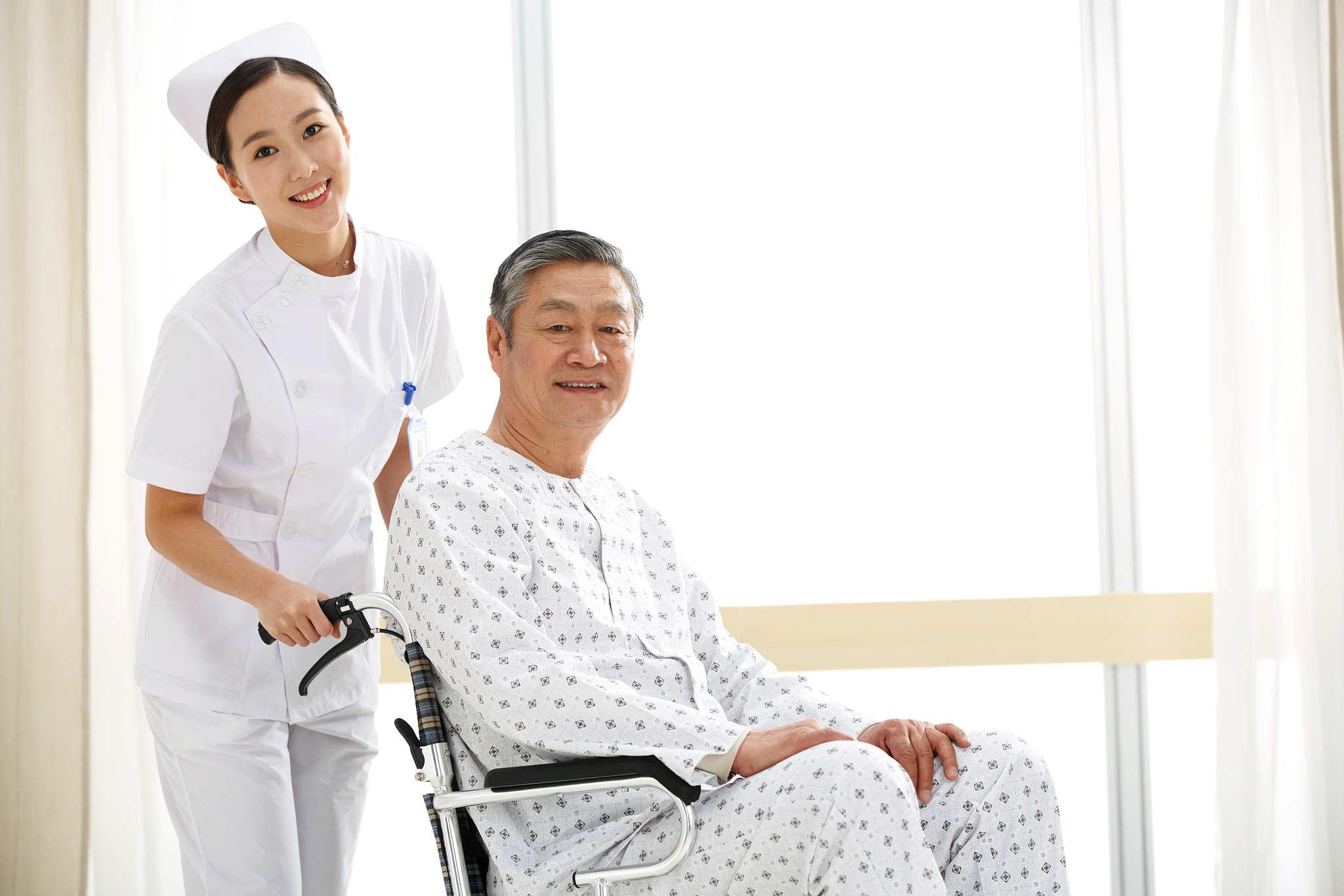 根据论文题目：老年脑出血患者的护理方法及健康教育研究具体分析本选题拟解决的关键问题