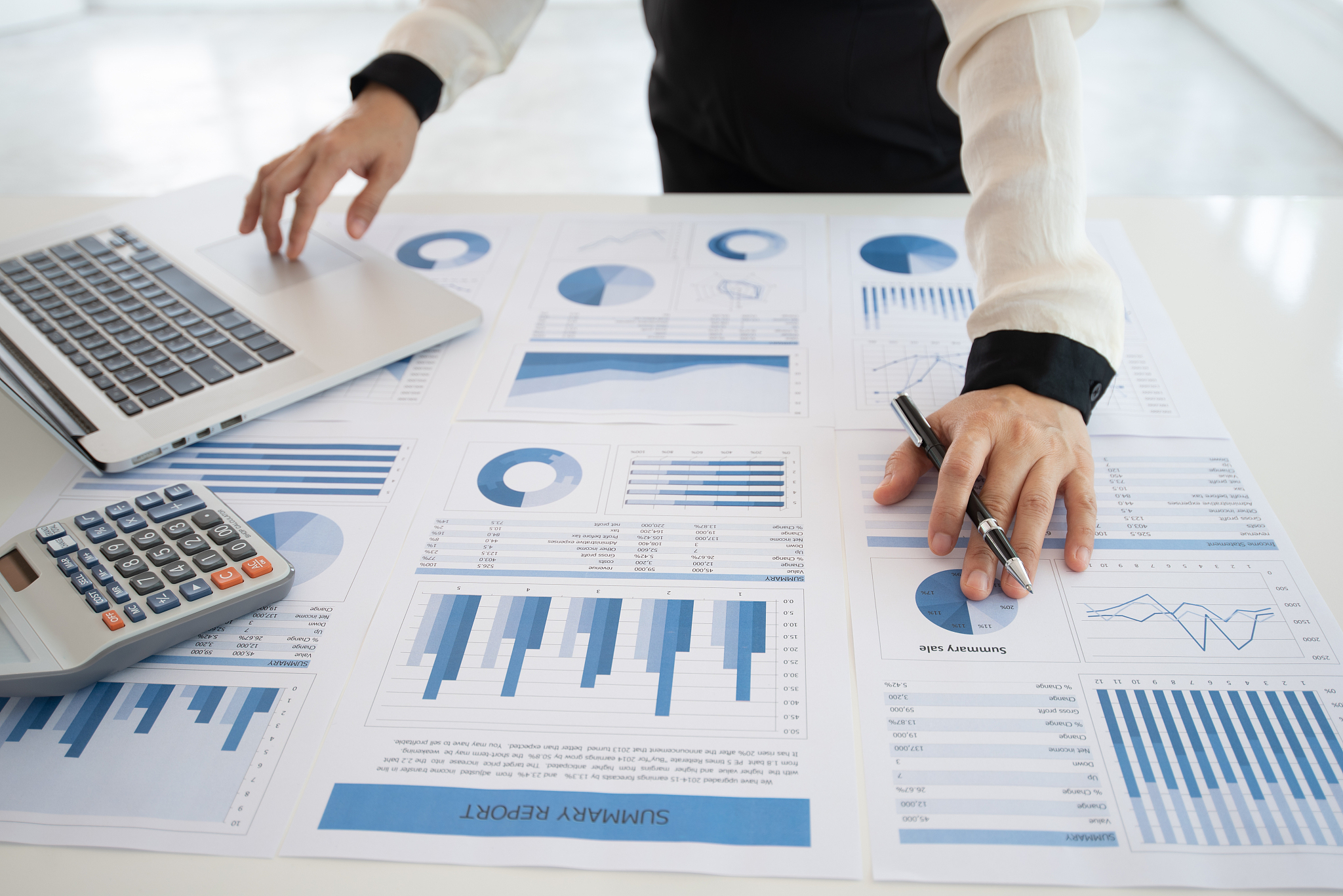 墨守成法与因时而变：现代社会中的平衡之道