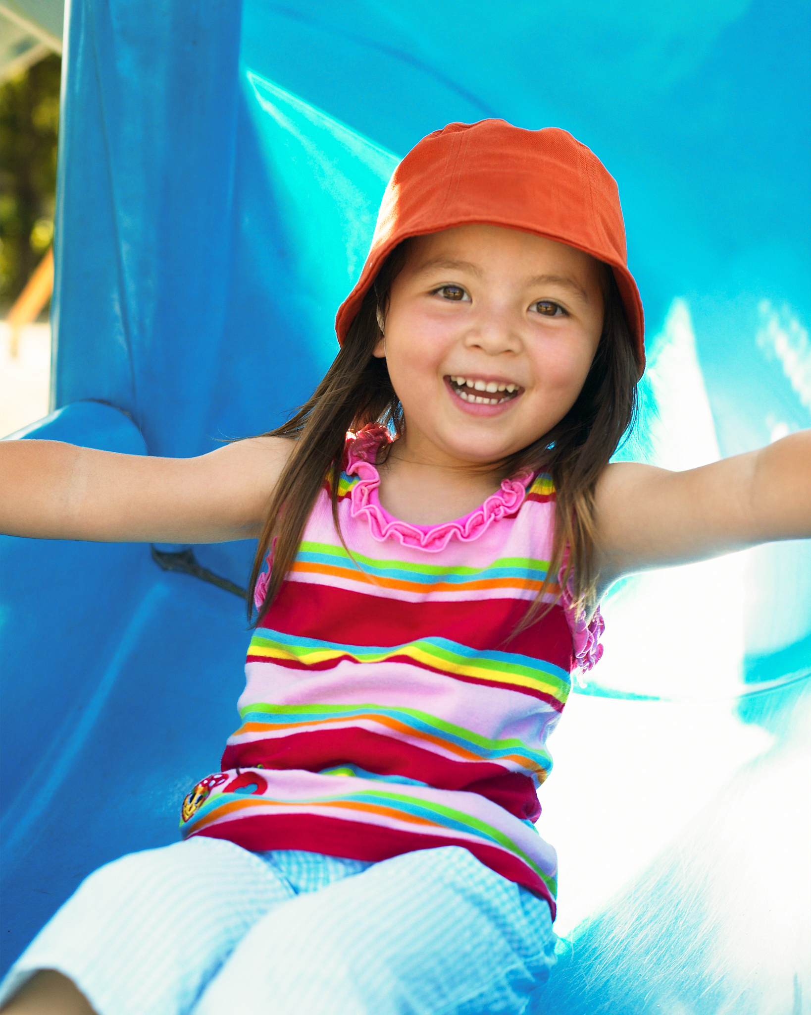 4岁小语：可爱调皮的小女孩，会唱歌跳舞，喜欢画画和玩玩具